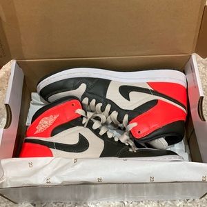 Nike Jordan’s hot pink/cream